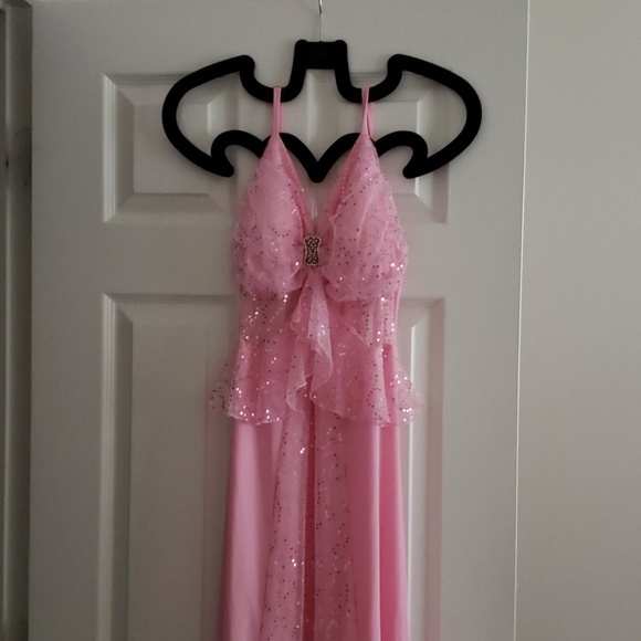 Dresses & Skirts - Pretty in pink prom dress